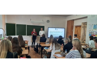 Представители Вологодского регионального отделения АЮР провели лекцию для школьников на тему прав и обязанностей супругов в браке